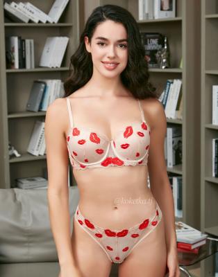 Бюстгальтер с трусиками (пуш-ап)