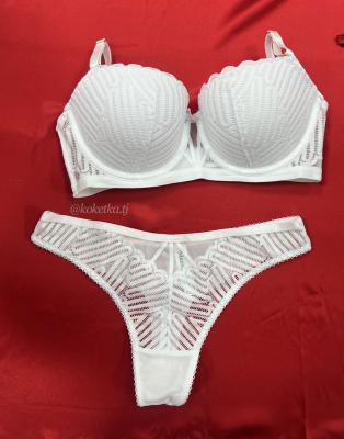 Бюстгальтер с трусиками (пуш-ап)