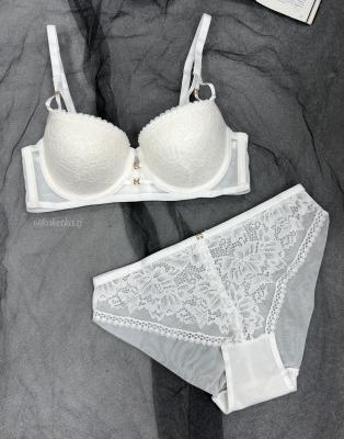 Бюстгальтер с трусиками (пуш-ап)
