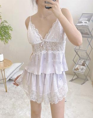 Нежный комплект из атласа