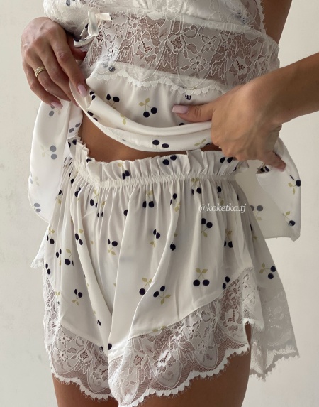 Нежный комплект из атласа