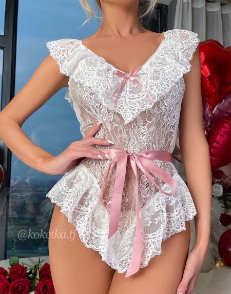 Соблазнительный комплект боди с халатом