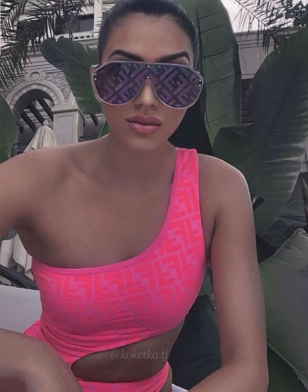 Слитный купальник