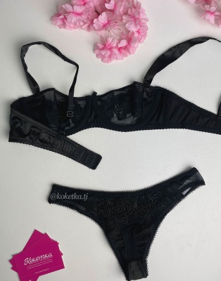 Бюстгалтер с трусиками стринг
