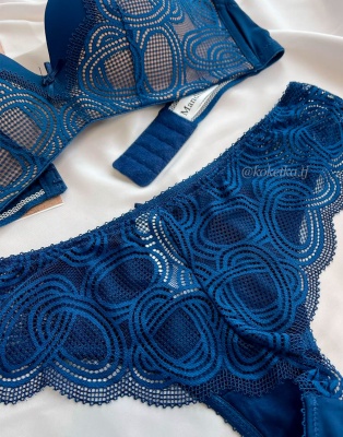 Бюстгальтер с трусиками (пуш-ап)