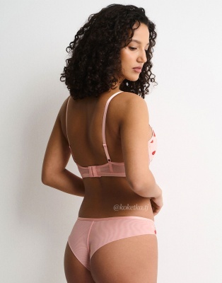 Бюстгальтер с трусиками (пуш-ап)