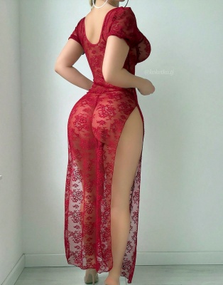 Соблазнительная сорочка с глубоким разрезом