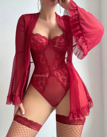 Соблазнительный комплект боди с халатом