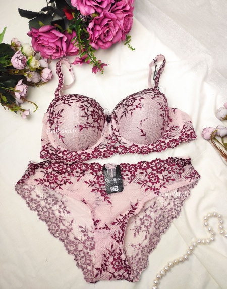 Бюстгальтер с трусиками