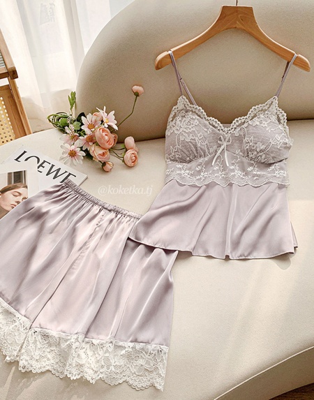 Нежный комплект из атласа