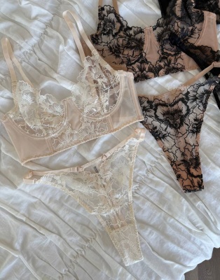 Бюстгальтер с трусиками стринг