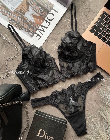 Бюстгальтер с трусиками стринг