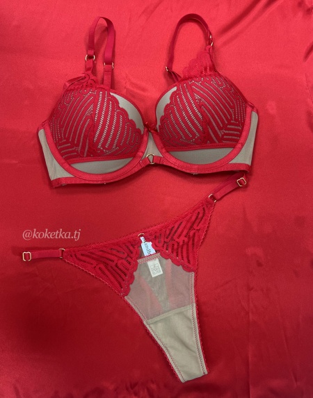 Бюстгальтер с трусиками (пуш-ап)