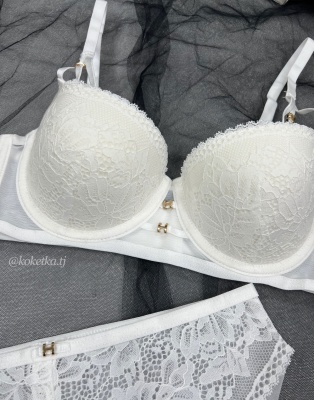 Бюстгальтер с трусиками (пуш-ап)