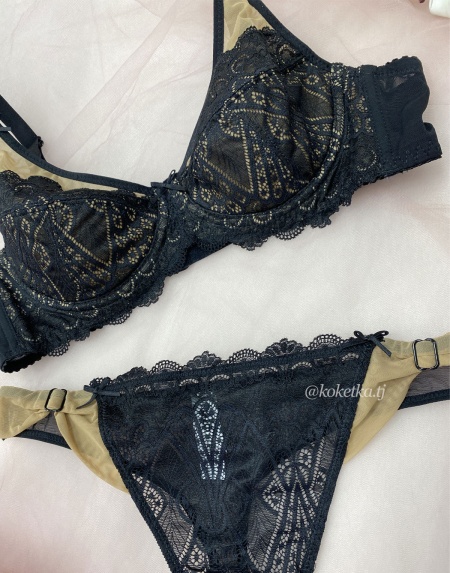 Бюстгальтер с трусиками стринг