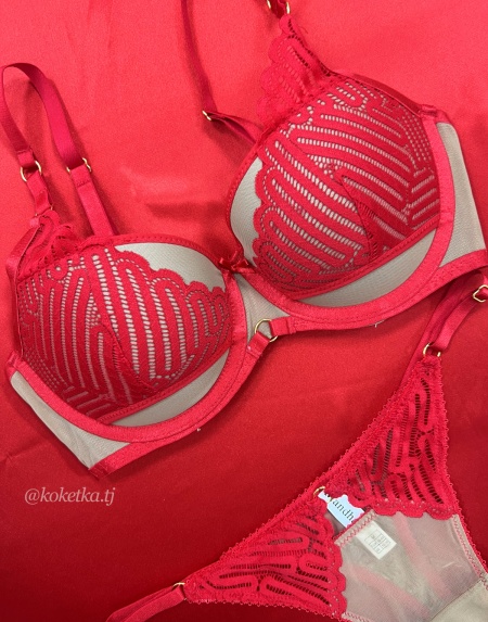 Бюстгальтер с трусиками (пуш-ап)