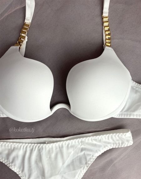 Бюстгальтер с трусиками стринг