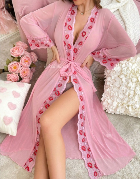 Соблазнительный комплект белья с халатом