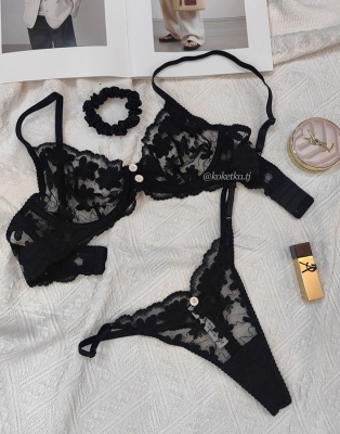 Бюстгальтер с трусиками стринг