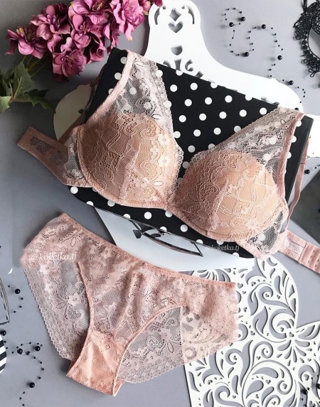 Бюстгальтер с трусиками