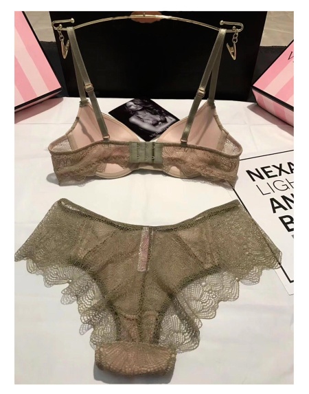 Бюстгальтер с трусиками