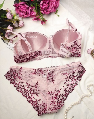 Бюстгальтер с трусиками