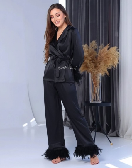 Рубашка и штаны с перьями