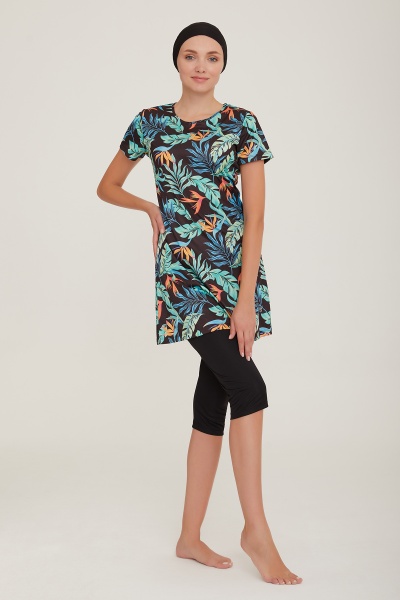 Модный купальник с короткими лосинами