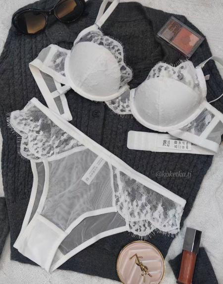 Бюстгальтер с трусиками