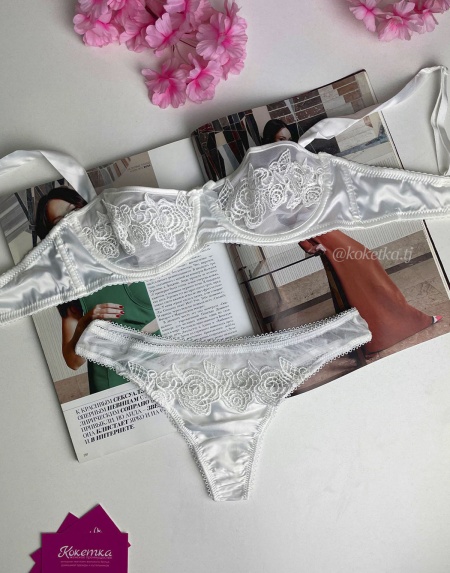 Бюстгалтер с трусиками стринг