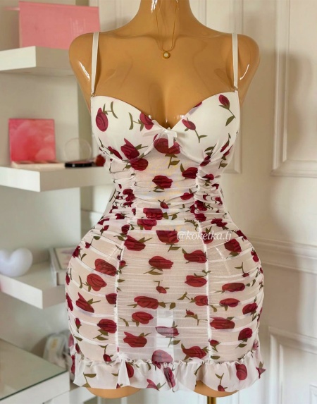 Соблазнительное платье с цветочным принтом