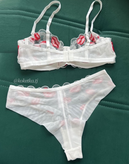 Бюстгальтер с трусиками бразилиана