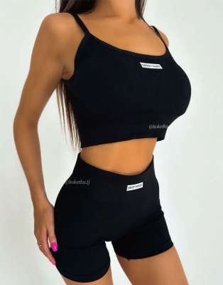 Спортивные велосипедки и топ