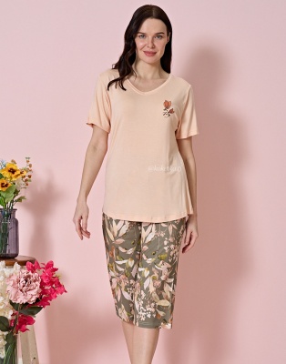 Домашний комплект с футболкой и капри