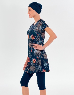 Модный купальник с короткими лосинами