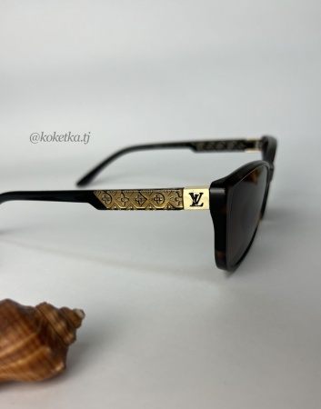 Очки солнцезащитные