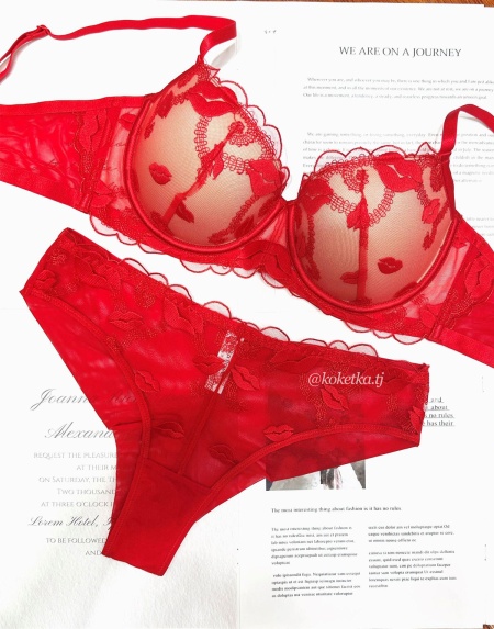 Бюстгальтер с трусиками (пуш-ап)