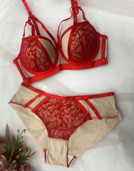 Бюстгальтер с трусиками (пуш-ап)