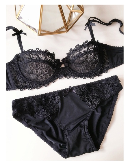 Бюстгальтер с трусиками (Размер 75С)