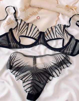 Бюстгальтер с трусиками бразилиана