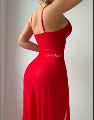 Соблазнительная сорочка с глубоким разрезом