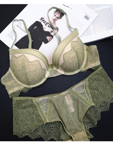 Бюстгальтер с трусиками