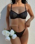 Бюстгальтер с трусиками стринг