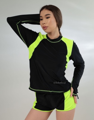 Модный купальник с шортиками