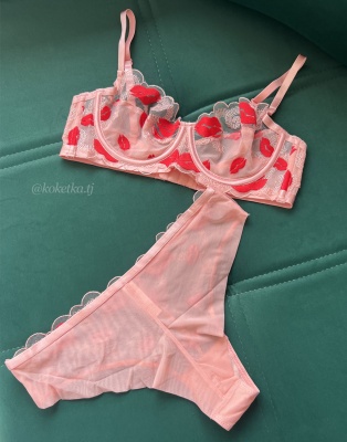 Бюстгальтер с трусиками бразилиана