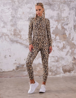 Спортивный комбинезон