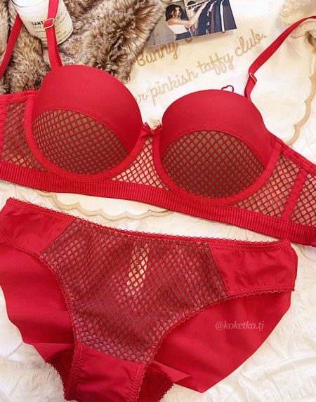 Бюстгальтер с трусиками (пуш-ап)