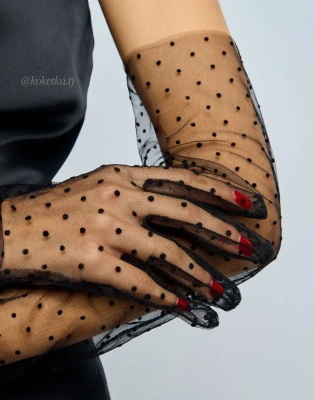 Сеточные перчатки в горошек