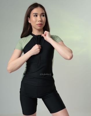 Модный купальник с шортиками