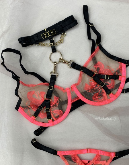 Соблазнительный комплект белья с чокером